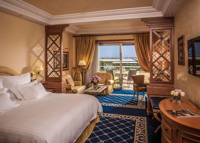 Üdülőközpont Cavalieri, A Waldorf Astoria 5*